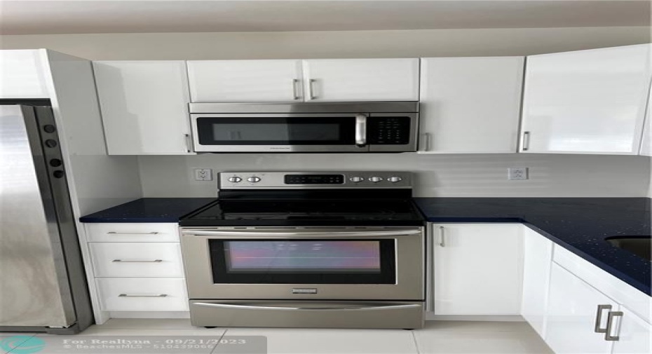 Electric Range Stove and Microwave