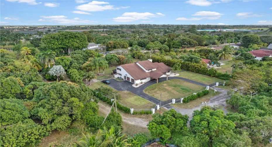 AERIAL VIEW  ENLARGE PHOTOUPDATED 4/3 HOME W/ ASST. FRUIT TREES ON SHY 1 ACRE. LARGE REAR YARD W ROOM FOR GUEST HOME AND POOL PLUS..LOCATED ON A DEAD END STREET...NORTH SOUTH FRONTAGE.  SHHHHES A BIG GIRL!!!