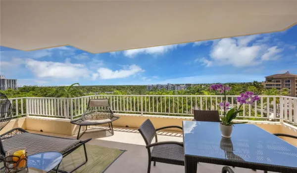 Living room/kitchen view