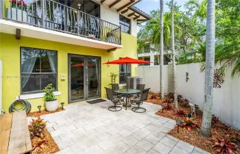 Townhouse with bright outdoor patio