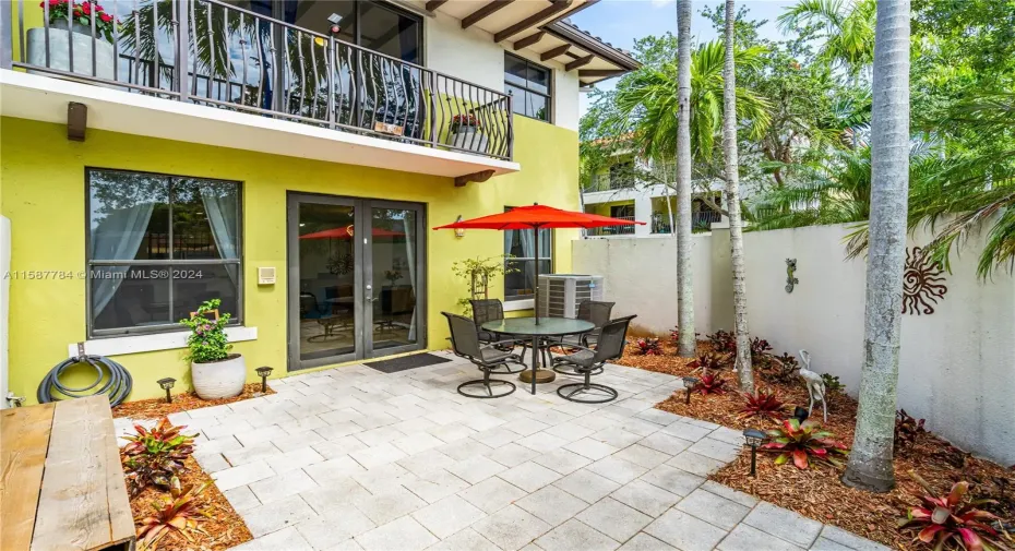 Community Pool and Jacuzzi