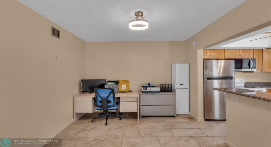 Dining room and kitchen with breakfast bar