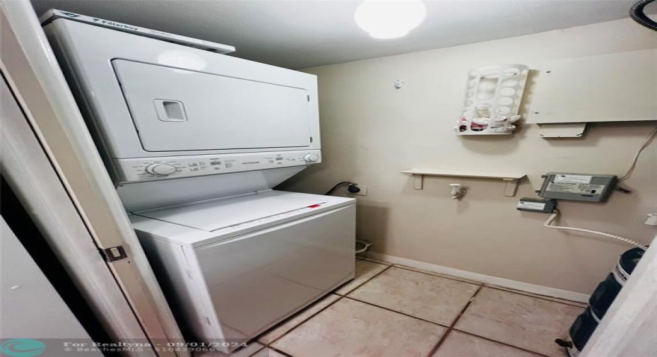 Washer Dryer in unit