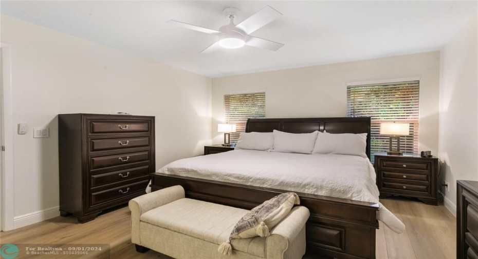 Prime bedroom- King size bed