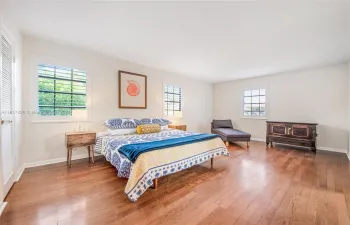 Ample & luminous master bedroom in second floor.