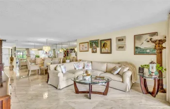 SPACIOUS UPDATED KITCHEN WITH BREAKFAST AREA, PLANTATION SHUTTERS INTERIOR WINDOW TREATMENT