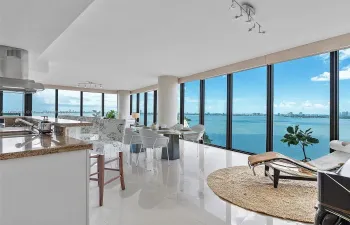 270-degree open bay views