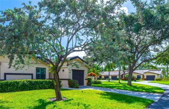 Front of property displaying garage and driveway.