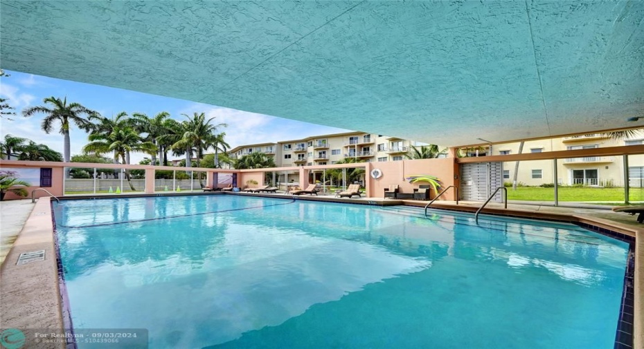 HUGE Pool with Shade