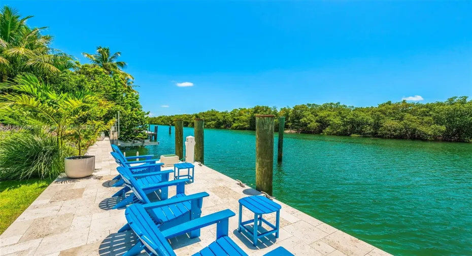 100 FEET ON PINES CANAL WITH 15,000 POUND BOAT LIFT