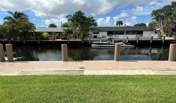 Just steps to your 30 foot new Dock.. No fixed bridges to the ocean