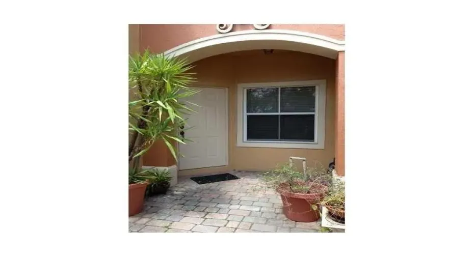 Entry way and front Courtyard