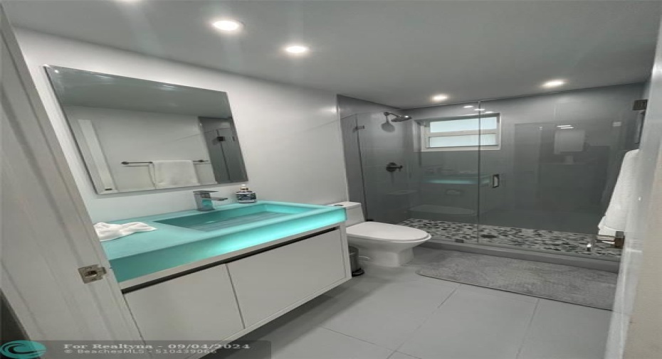 2nd Bathroom