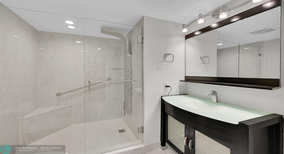 Oversize walk-in shower with jet shower panel system