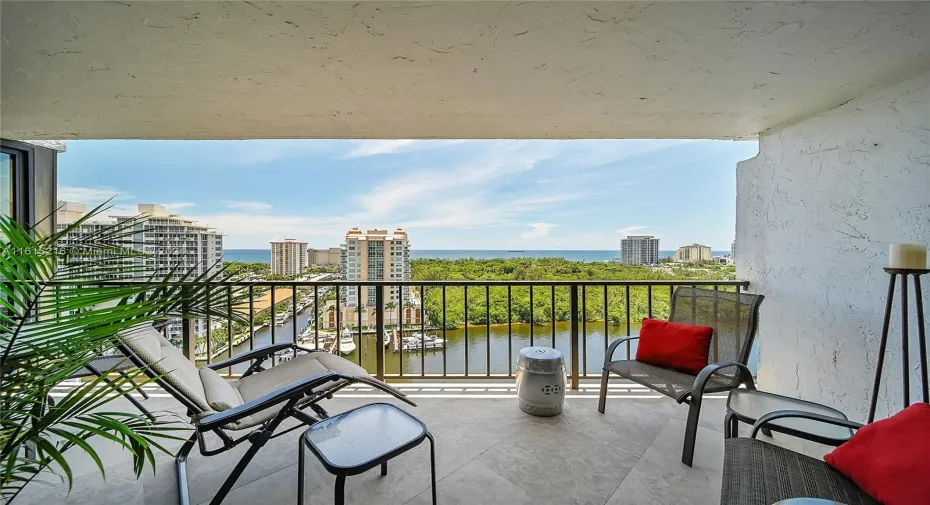 Awesome views of the Intracoastal,Ocean and Park!