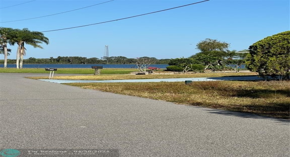 The lot sits 3 houses from beautiful LAKE GRASSY IN LAKE PLACID