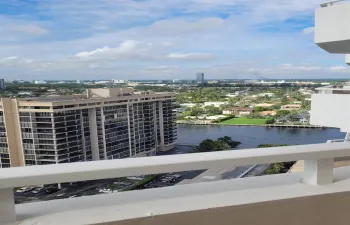 BEAUTIFUL INTRACOASTAL VIEWS