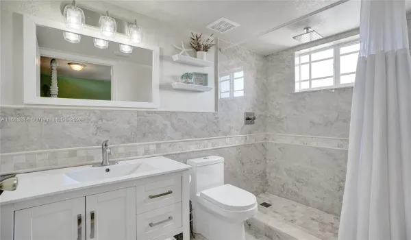 Bathroom in the Main Bedroom