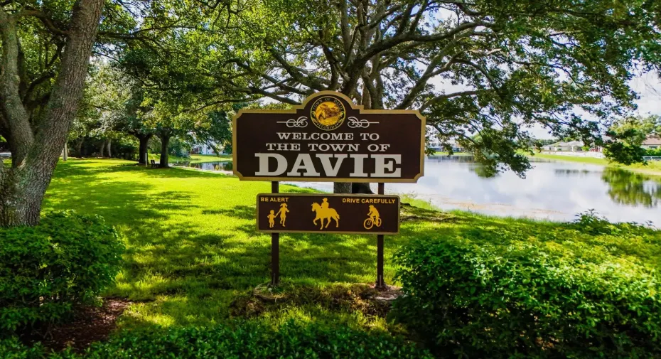 Welcome to Davie. Perfect Location of your next Perfect home!