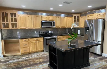 Kitchen with center island breakfast nook