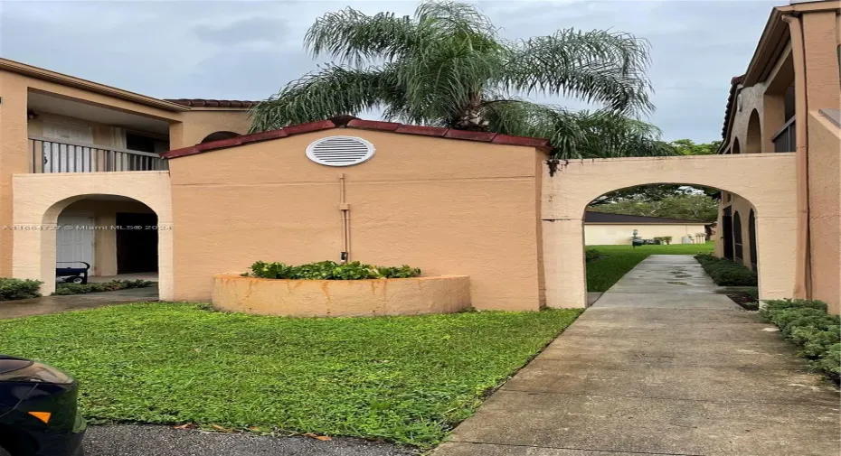 ENTRANCE TO UNIT