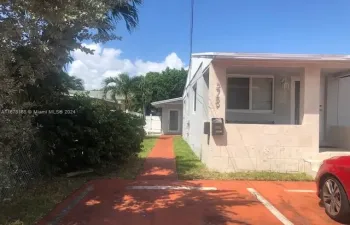 view of the front of the house...it is rear unit