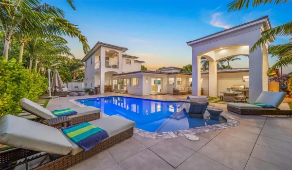 Color changing pool lights play for the perfect evening backdrop.