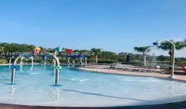 piscina del club