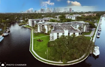 River Reach is a gorgeous, gated waterfront community located in the very desirable downtown Fort Lauderdale neighborhood of Tarpon River.