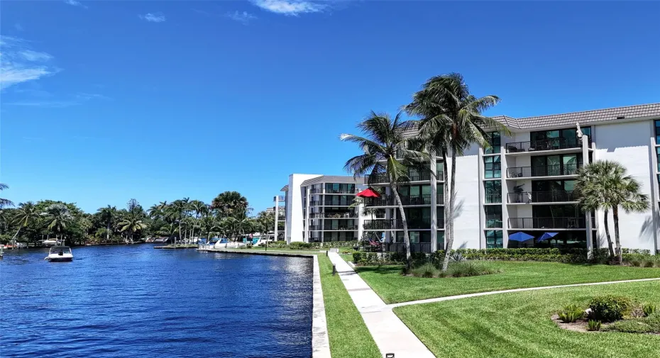 River Reach is a gorgeous, gated waterfront community located in the very desirable downtown Fort Lauderdale neighborhood of Tarpon River.