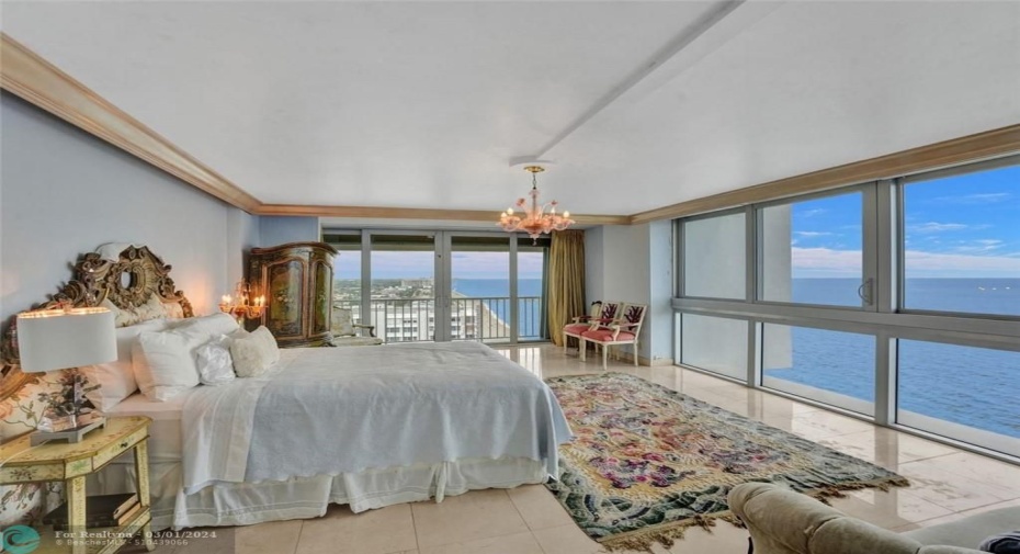 Floor to ceiling windows Direct Ocean and North East