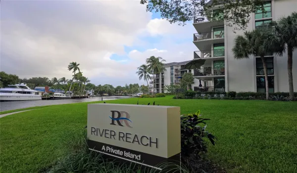 River Reach is a gorgeous, gated waterfront community located in the very desirable downtown Fort Lauderdale neighborhood of Tarpon River.