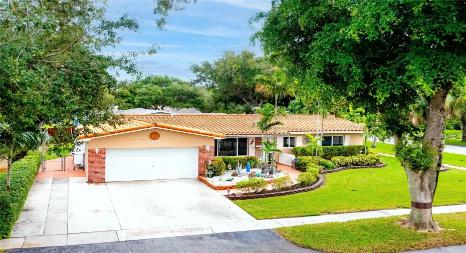 NEWER Barrel Tile Roof, AC, & Impact Windows