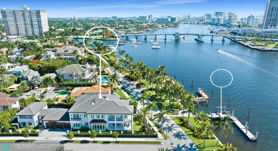 Prestigious Idlewyld Drive w/dockage for 3 boats and direct ever-changing Intracoastal views and vibrant boating activity! VIP viewing from the privacy of your home; 4th of July, Boat Parade, and the Ft. Lauderdale International Boat Show, just to name a few!