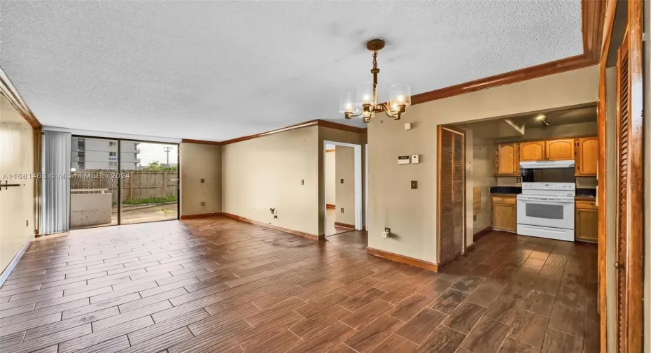 Living Dining Area