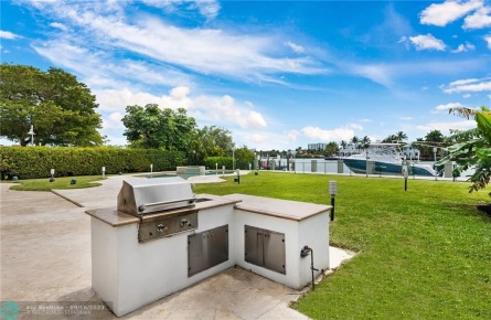 925 N Northlake Dr, Hollywood, Florida 33019, 5 Bedrooms Bedrooms, ,8 BathroomsBathrooms,Single Family,For Sale,Northlake Dr,F10326924