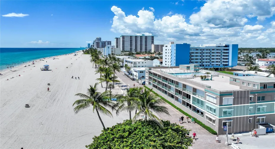 AMAZING CORNER DREAM 2/2 BEACHFRONT CONDO