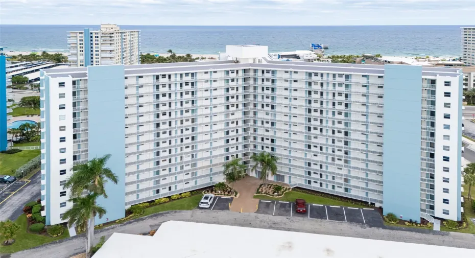 Granada House at Pompano Beach offers this 1 Bedroom / 1 Bath condo with  just a short walk to the beach