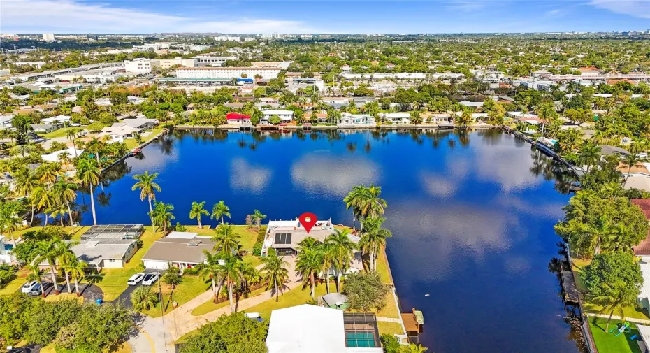 Beautiful waterfront home in Coral Heights with approx. 180 of lakefront.