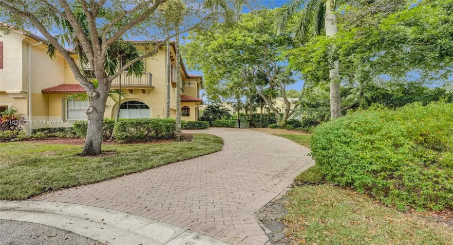 Extra Long Driveway for parking and added guest parking at the end of the driveway!