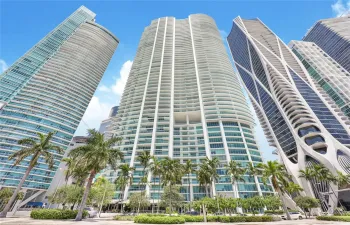 900 Biscayne building located net to One Thousand Museum