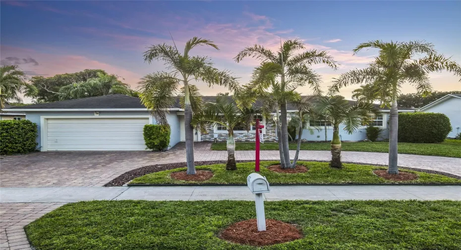 Pool - Huge paved patio with covered bar and jacuzzi