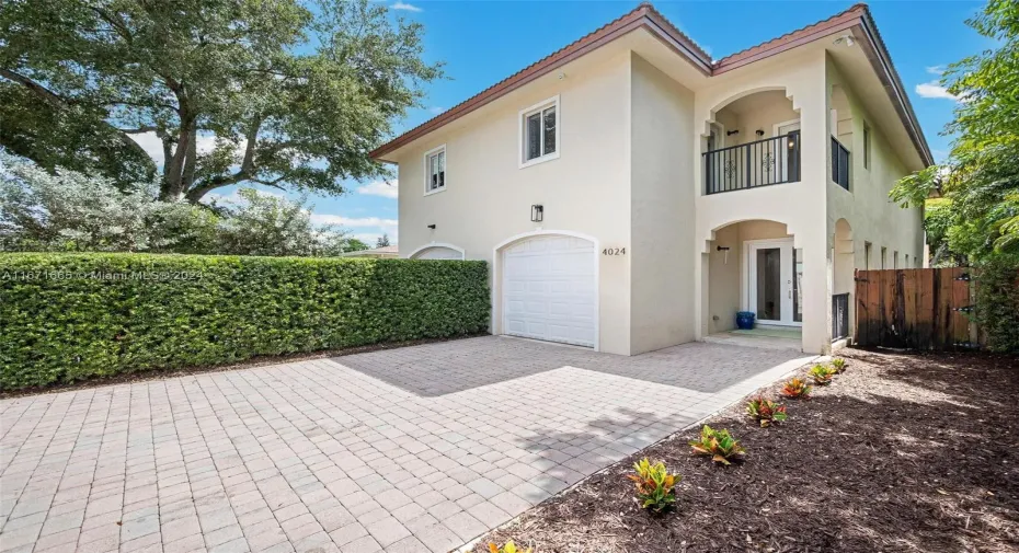 1 car garage plus parking pavers