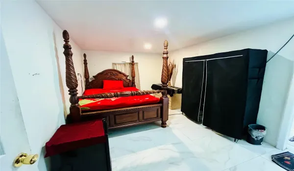 1st room option Private entrance