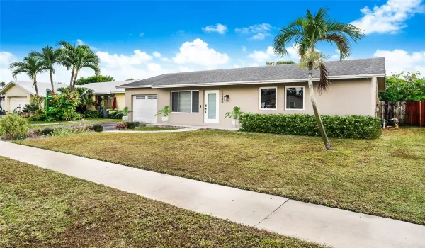 FRONT OF HOME W/STAGED LANDSCAPE
