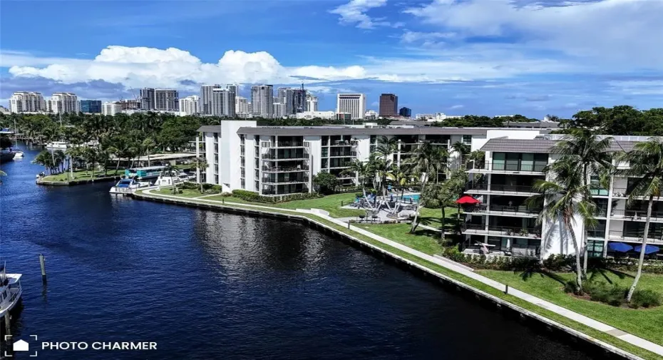 River Reach, is a twenty-two acre, private, gated island community located directly on the New River in the city!