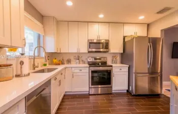 Beautiful Kitchen w/quarts countertop, stainless steele appliances.