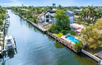 100ft water-frontage with no fixed bridges