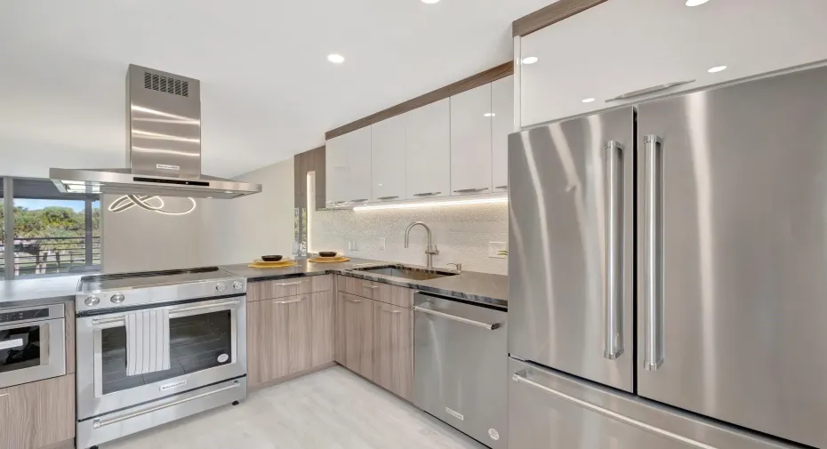 Spectacular renovated 2 bedroom and full two bathroom with oversized screened in terrace rental unit.