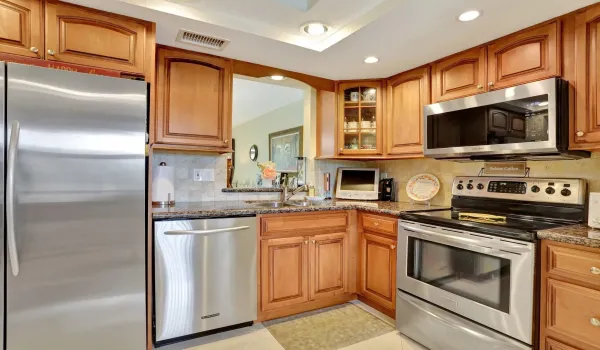 WOOD CABINETS, GRANITE COUNTERS, STAINLESS APPLIANCES